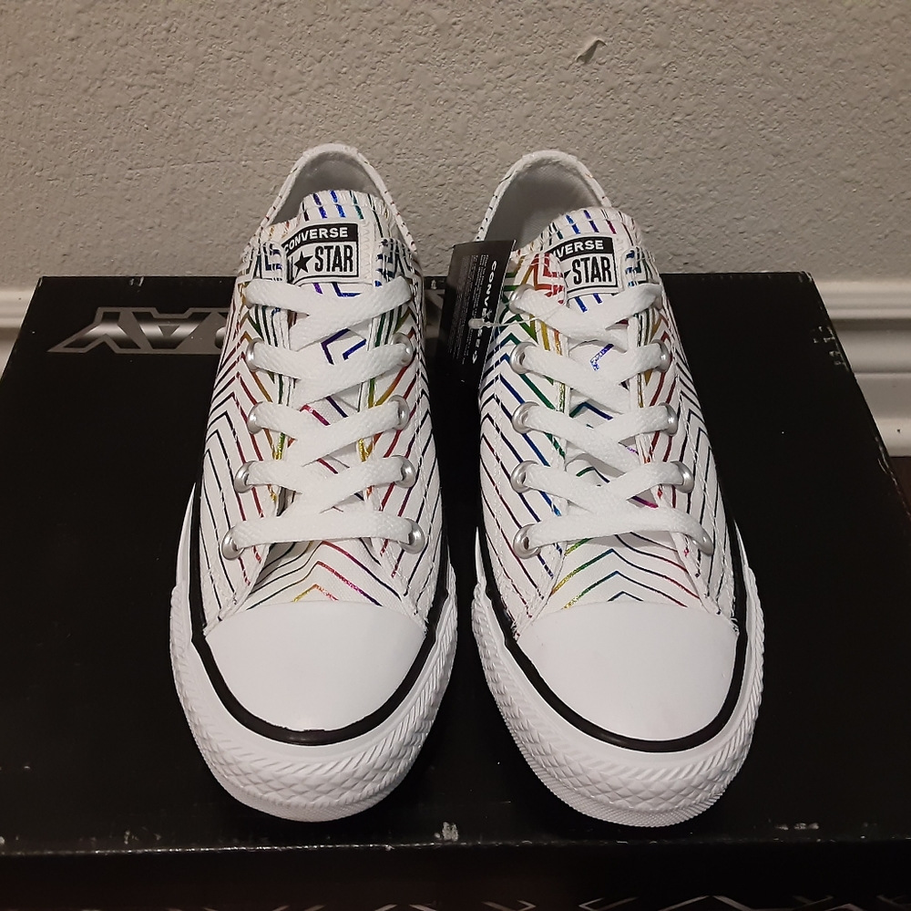 Converse - Picture 2 of 4
